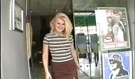 Lány Amatőr szőrös pina sex kakas a konyhában