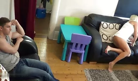 A perverz vitába keveredik két szép puncik lánnyal.