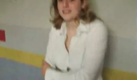 Három lány tesztelés nagyon szép puncik vibrátor