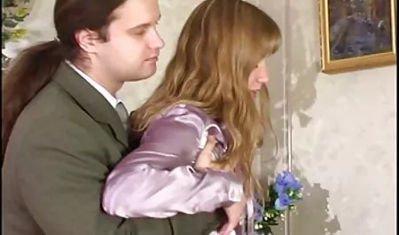 Szexi barna szőrős pinák nyalogatja kakasok amatőr videó