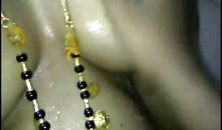 Darázs egy piercinges punci nagy kakas baszik egy gyönyörű lány egy cserzett réteg