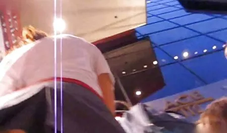 Lány baszik ujjait a ingyenpina puncija, csikló