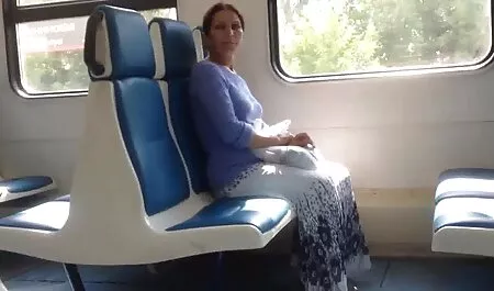 Ez a lány elégedett a farkunkat. punci mutogatas